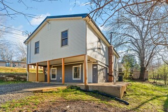 1642 Keesee Rd in Clarksville, TN - Foto de edificio - Building Photo