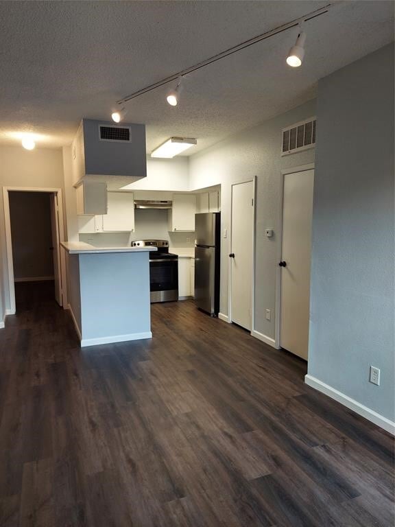 property at 10855 Meadowglen Ln