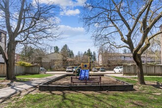 Churchill Townhomes in Waterloo, ON - Building Photo - Building Photo