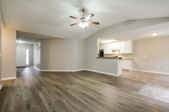 5035 Larkspur Ln in Atlanta, GA - Building Photo - Building Photo