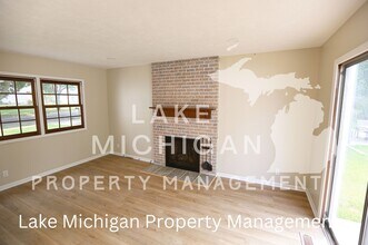1010 N Hampton Dr NE in Grand Rapids, MI - Building Photo - Building Photo