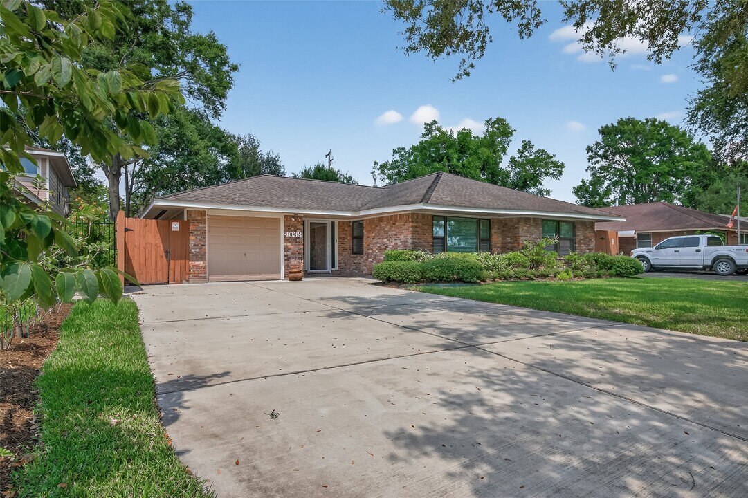 4038 Cheena Dr in Houston, TX - Building Photo