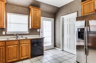 1008 Treys Ct in Sanger, TX - Building Photo - Building Photo