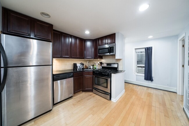 162 Steuben St in Jersey City, NJ - Building Photo - Building Photo