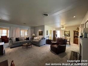 220 Sherwood Dr in San Antonio, TX - Building Photo - Building Photo