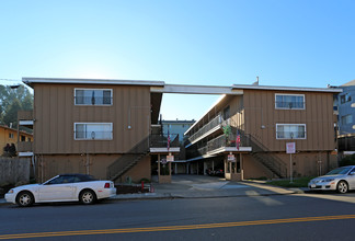 Windsor Apartments in Hayward, CA - Foto de edificio - Building Photo