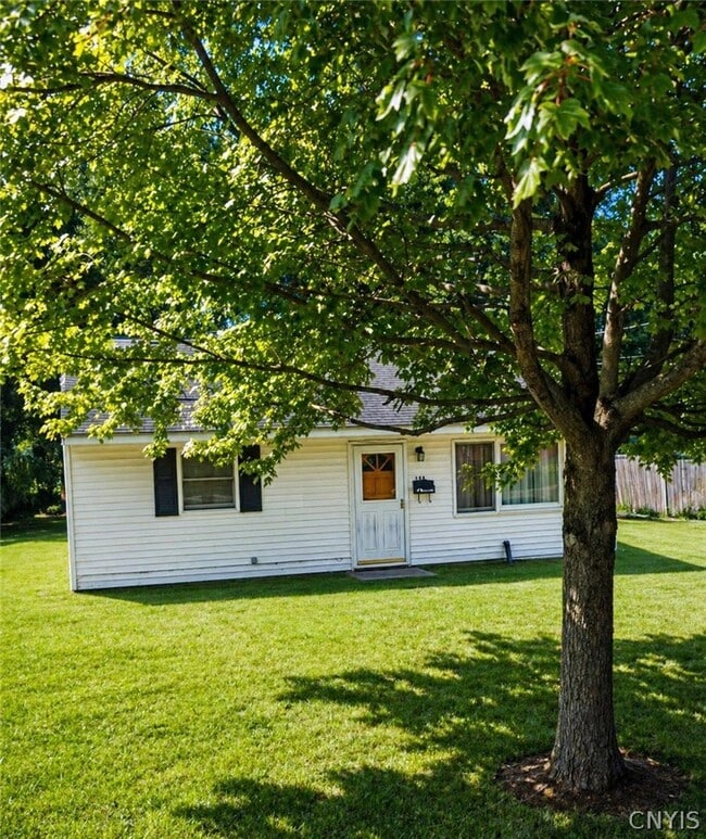 204 Elmbrook Dr in Manlius, NY - Building Photo - Building Photo