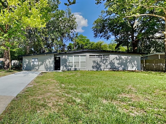1927 Orlean Dr in Jacksonville, FL - Foto de edificio