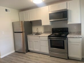 Village Flats at 757 in Columbus, OH - Building Photo - Building Photo