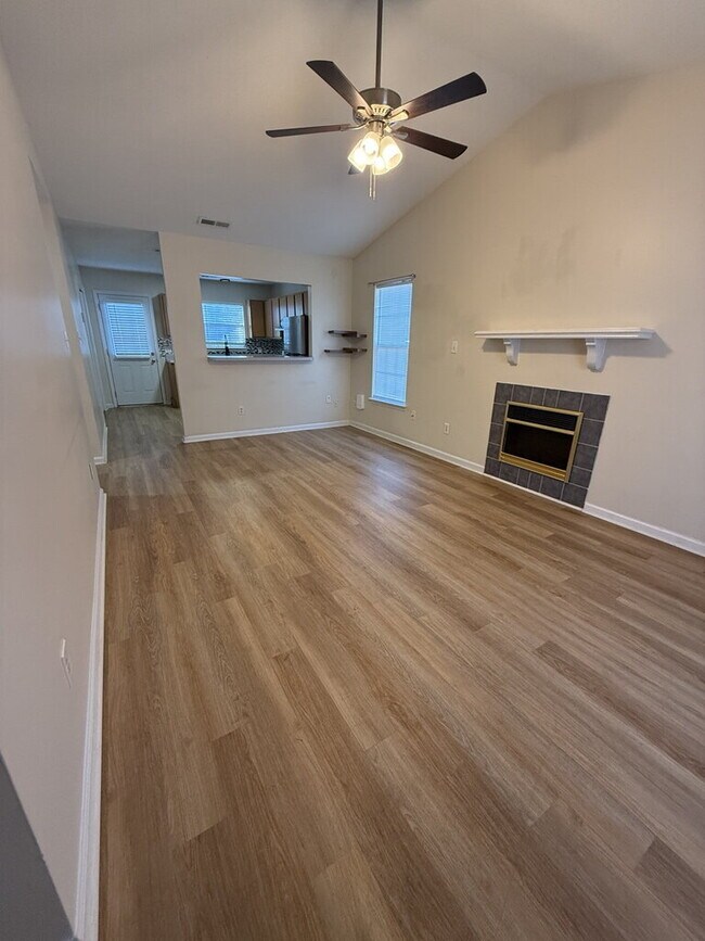 1068 W Pueblo Dr in Jacksonville, NC - Building Photo - Building Photo