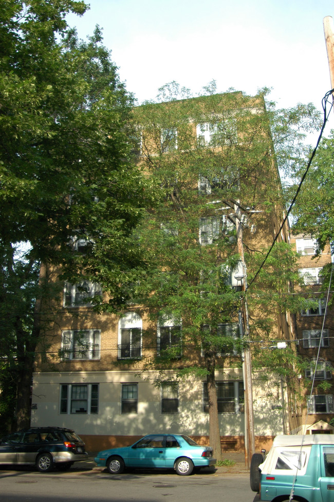 Colonial Arms Apartments in Schenectady, NY - Building Photo - Building Photo