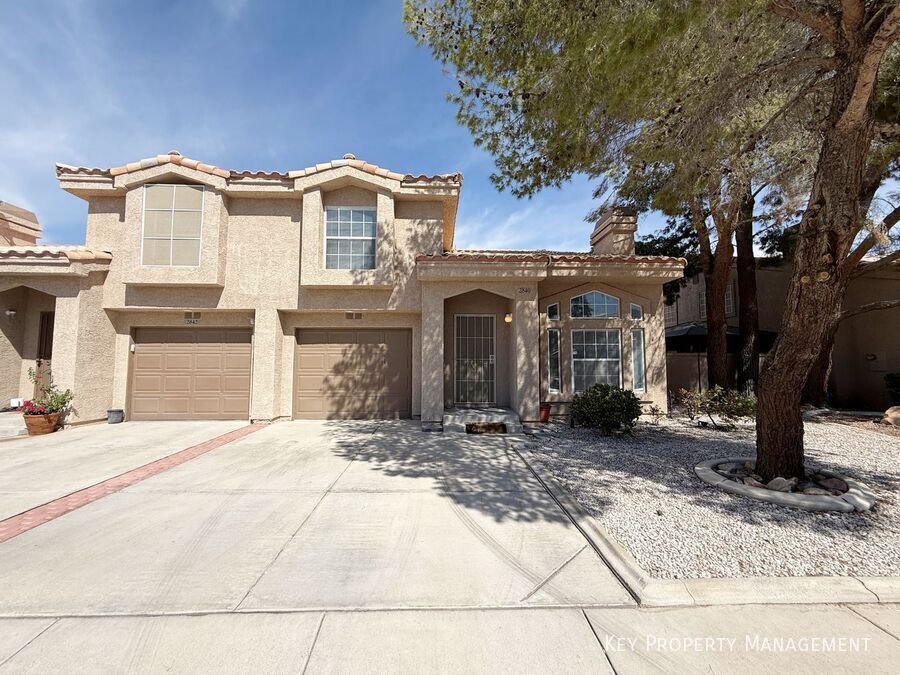 2840 Lone Cliff Dr in Henderson, NV - Building Photo