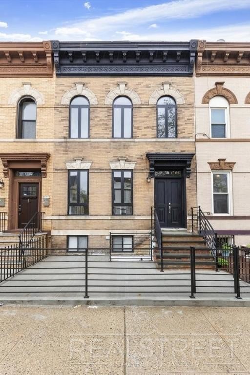 1194 Decatur Street in Brooklyn, NY - Foto de edificio - Floor Plan