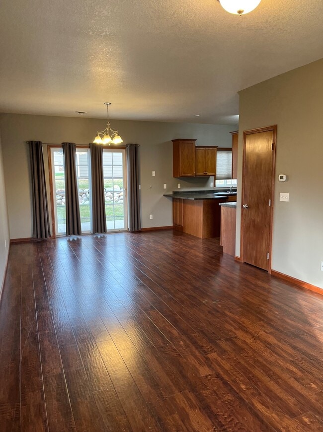 1501 Grove Pl in Watertown, SD - Building Photo - Building Photo