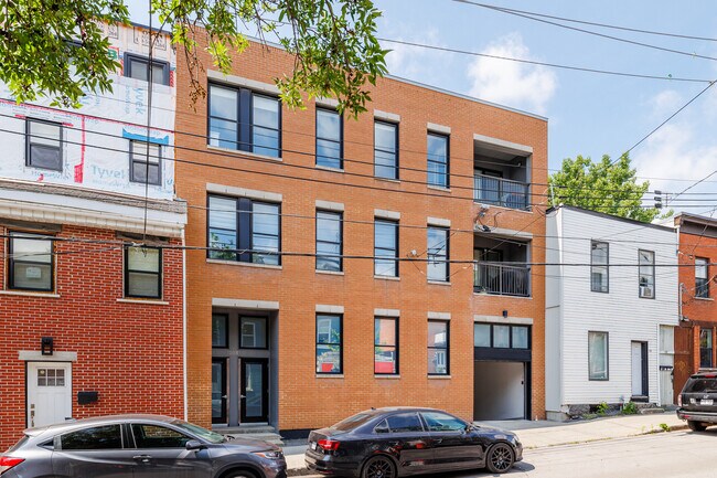 208 Bourget Rue in Montréal, QC - Building Photo - Building Photo