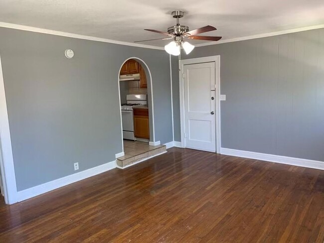 2815 Primrose Ave, Unit B in Fort Worth, TX - Foto de edificio - Building Photo