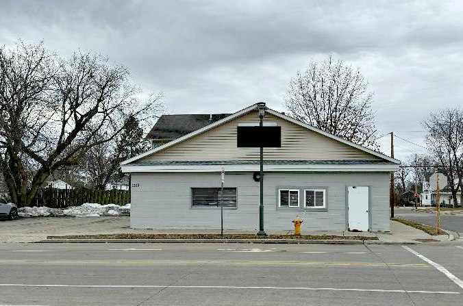 1329 Main St in Marinette, WI - Building Photo