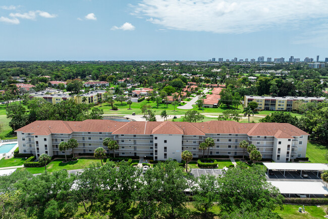 Miravista Condominiums in Naples, FL - Building Photo - Building Photo