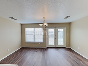 7906 Cortland Oak in San Antonio, TX - Building Photo - Building Photo