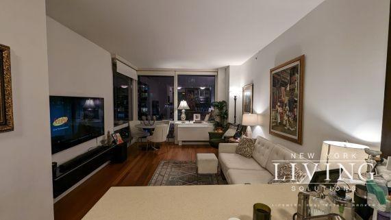 620 W 42nd St in New York, NY - Building Photo