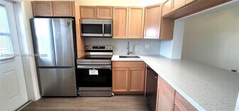 2200 Park Ln in Hollywood, FL - Building Photo