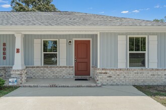 8060 Graves Rd in Pensacola, FL - Building Photo - Building Photo