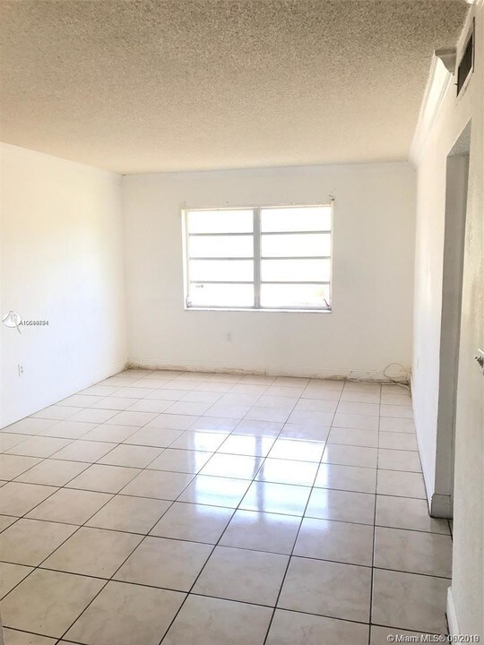 16118 NE 21st Ave-Unit -1 in North Miami Beach, FL - Building Photo