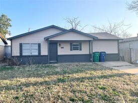 1442 Ave B in Graham, TX - Building Photo