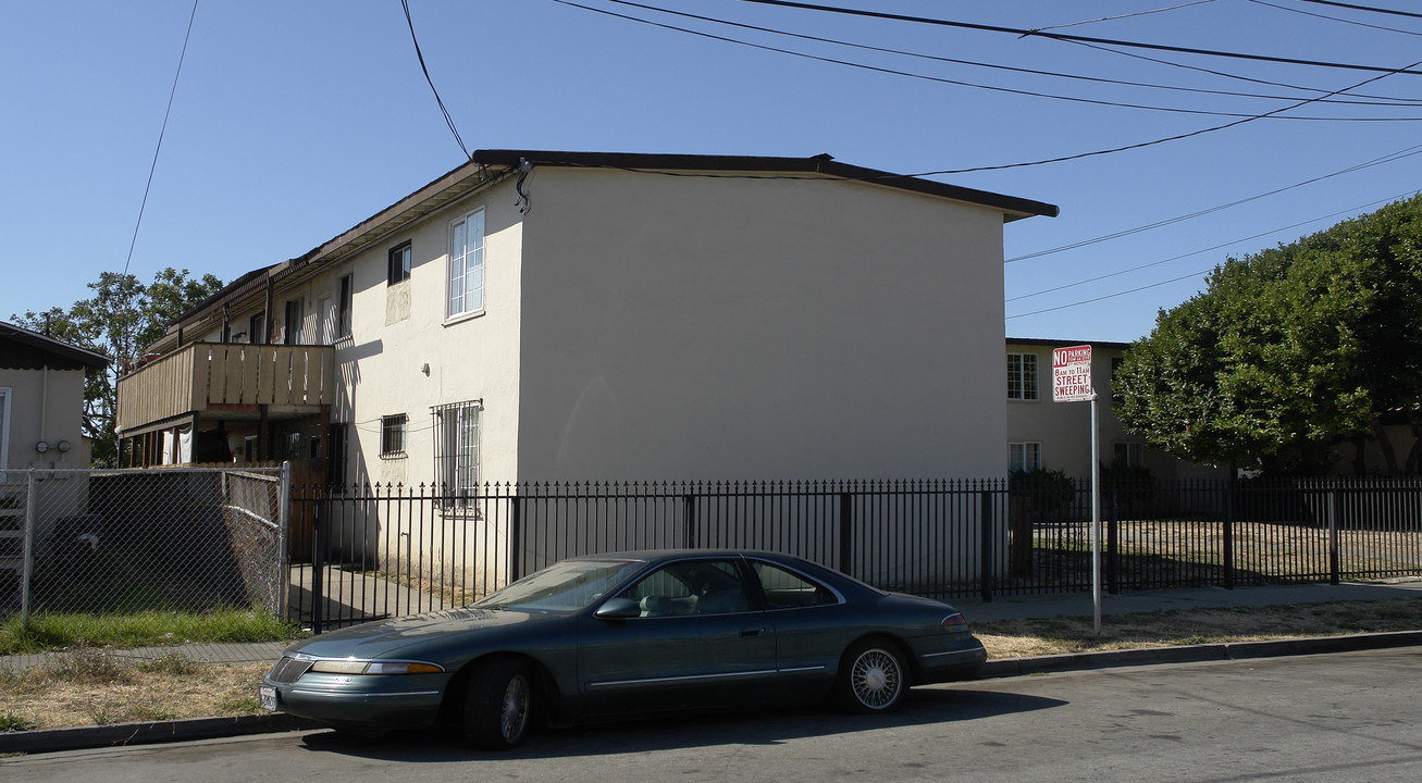 1402 Costa Ave in Richmond, CA - Building Photo