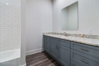 711 E Main St photo'