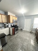 24 Roselin Ave, Unit 1 in Quincy, MA - Building Photo - Building Photo