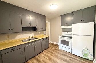 121A White Oak Dr in Greenville, SC - Building Photo - Building Photo