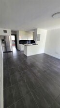 3042 NW 27th St in Miami, FL - Building Photo - Building Photo