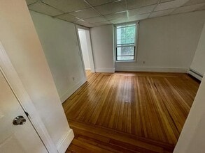 90 Pierce St, Unit 3 in Malden, MA - Foto de edificio - Building Photo