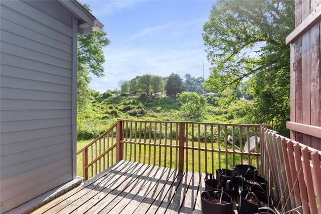 property at 515 N Walnut St