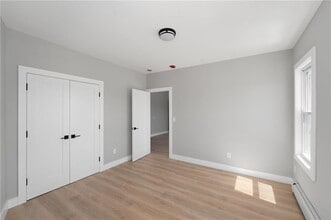735 Broadway in Pawtucket, RI - Building Photo - Building Photo