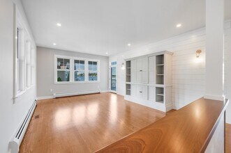 8 Riverside Rd in Gloucester, MA - Foto de edificio - Building Photo