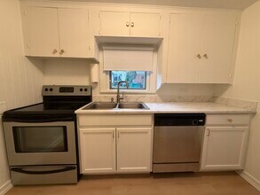 10048 Interlake Ave N in Seattle, WA - Foto de edificio - Building Photo