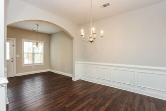 5941 Apple Grove Rd NE in Buford, GA - Foto de edificio - Building Photo