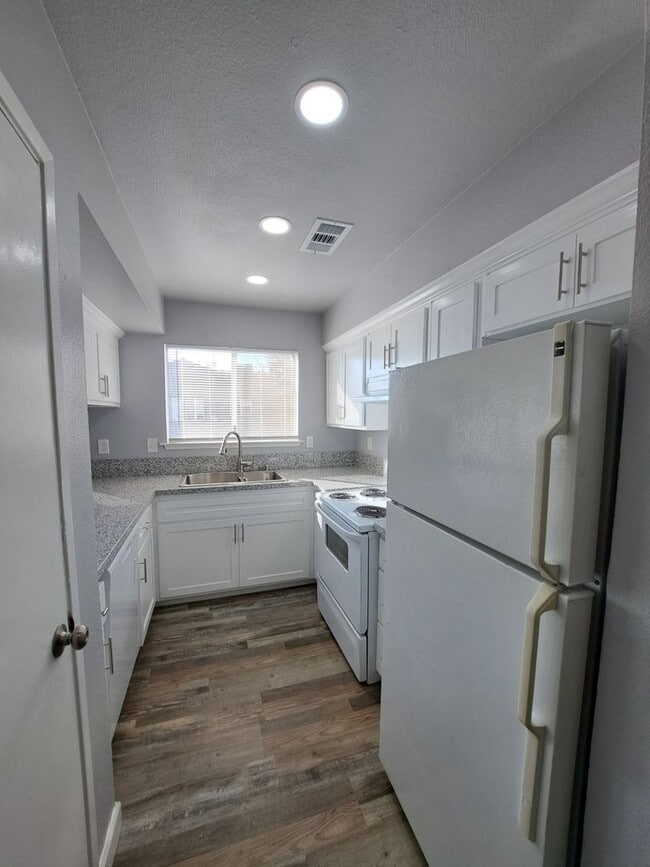 3302 W Shields Ave in Fresno, CA - Building Photo - Building Photo