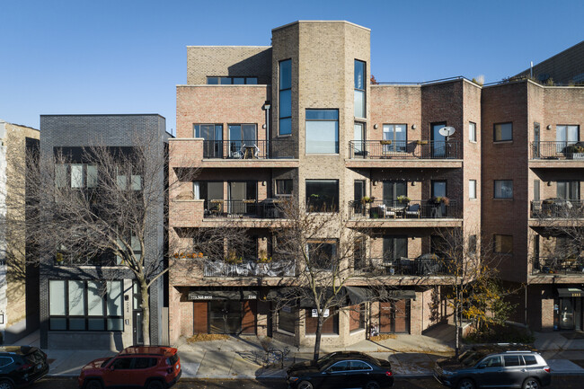 2240 W Armitage Ave in Chicago, IL - Building Photo - Building Photo