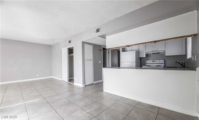 1912 Lirio Way in Las Vegas, NV - Building Photo - Building Photo