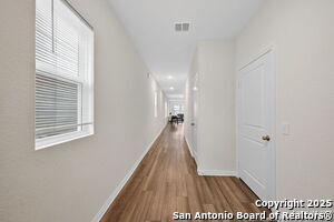 7710 Fern Holw in San Antonio, TX - Building Photo - Building Photo