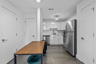 1136 Crescent Ave NE in Atlanta, GA - Foto de edificio - Building Photo