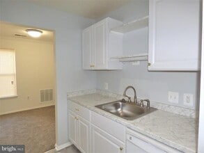 7804 Guildberry Ct, Unit 201 in Gaithersburg, MD - Building Photo - Building Photo