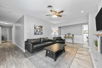 6209 Calmont Ave in Fort Worth, TX - Building Photo - Building Photo