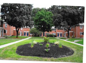 458 Middle Turnpike W in Manchester, CT - Building Photo - Building Photo