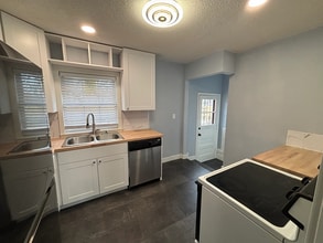 2002 E 17th St N in Wichita, KS - Building Photo - Building Photo