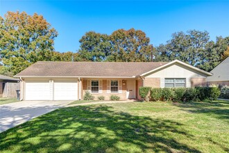 9526 Meadowglen Ln in Houston, TX - Building Photo - Building Photo