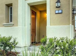 557 Selby Lane in Livermore, CA - Building Photo - Building Photo